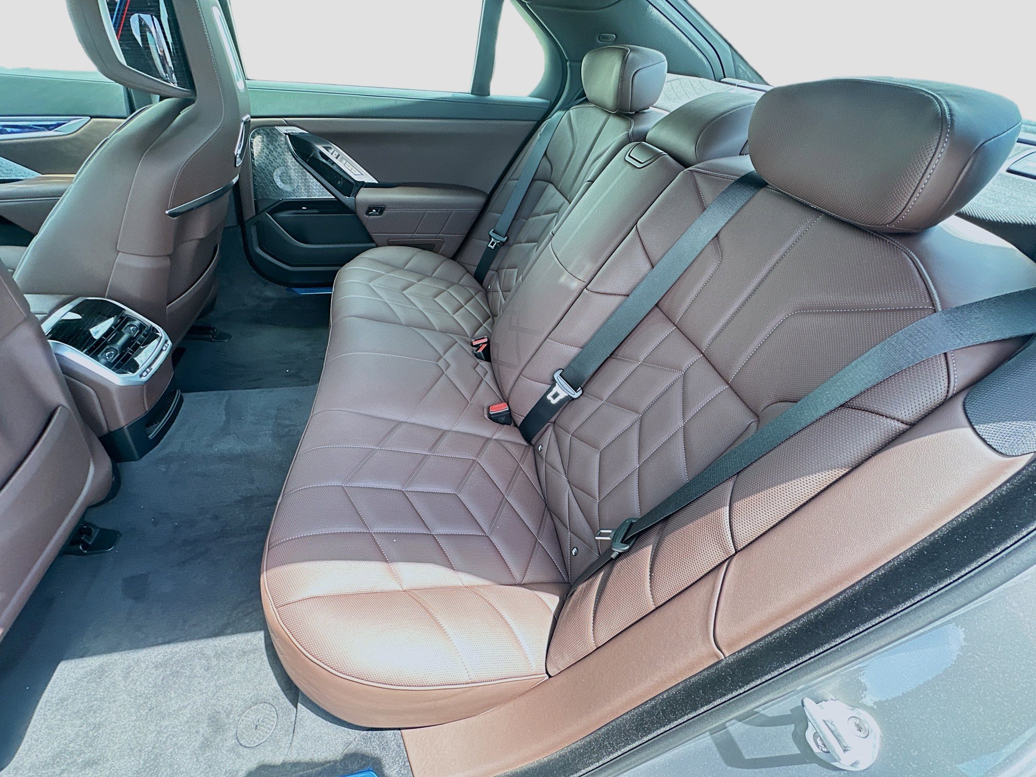 New 2025 BMW 750e xDrive w/ Executive Package image 21