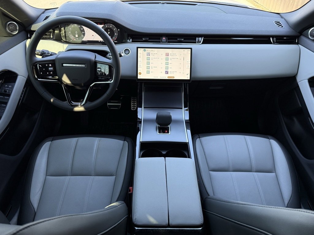 Certified 2026 Land Rover Range Rover Evoque Dynamic SE image 17