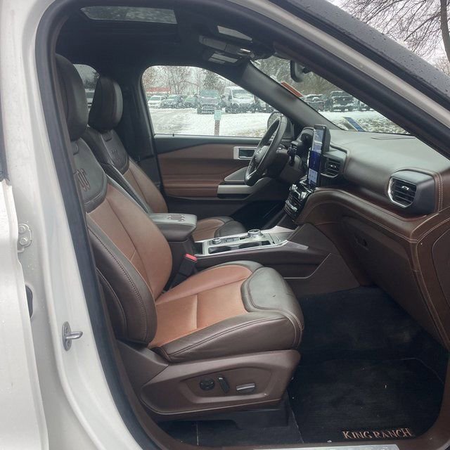 Used 2022 Ford Explorer King Ranch w/ Premium Technology Package image 5