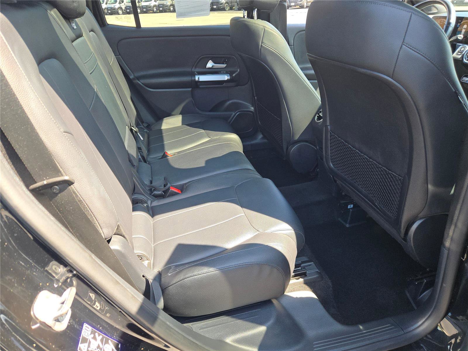 Used 2023 Mercedes-Benz GLB 250 4MATIC w/ Premium Package image 11