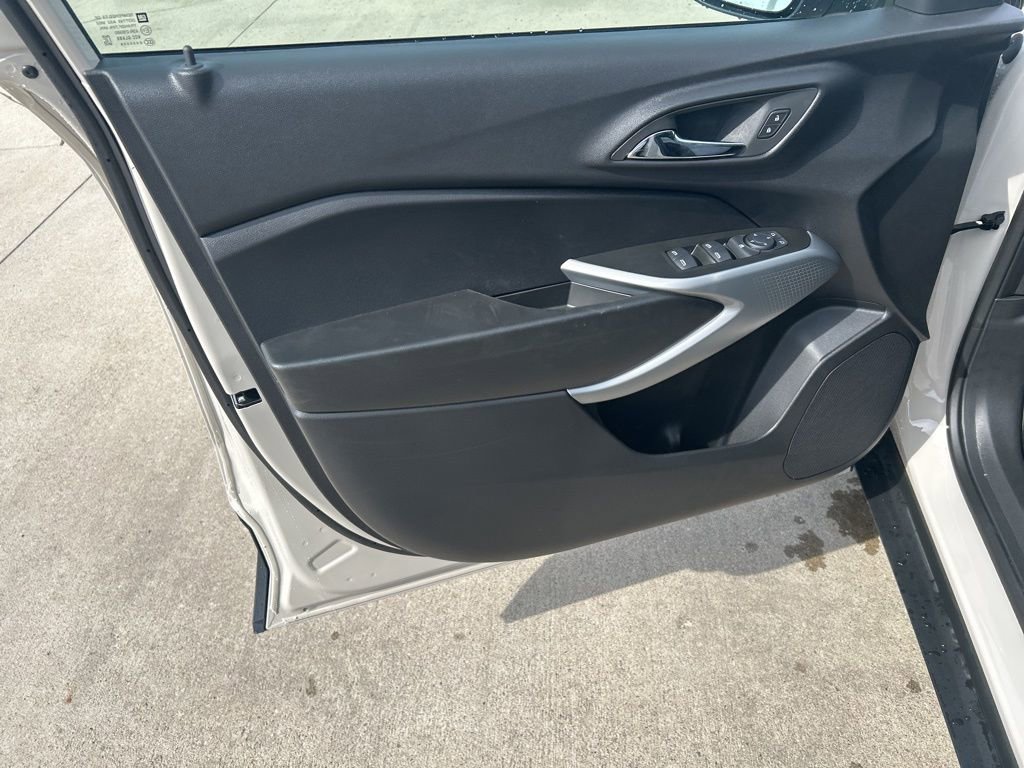 Used 2026 Chevrolet Trax RS w/ Sunroof Package image 18