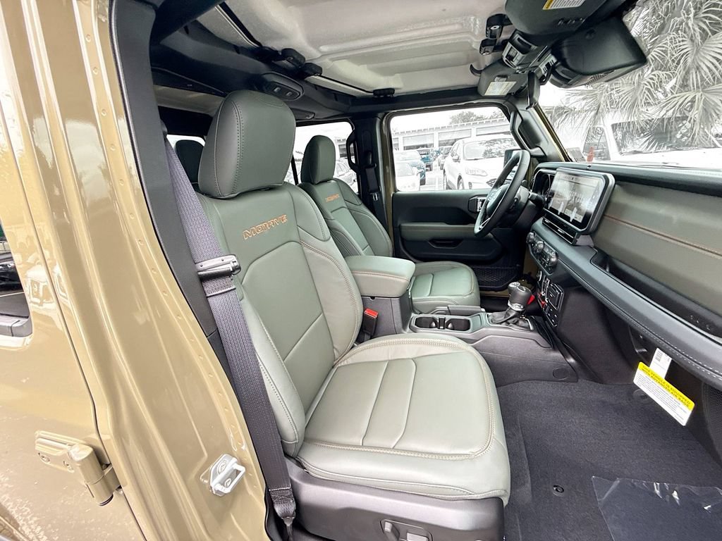 Used 2025 Jeep Gladiator Mojave w/ Safety Group AWD/4WD image 32