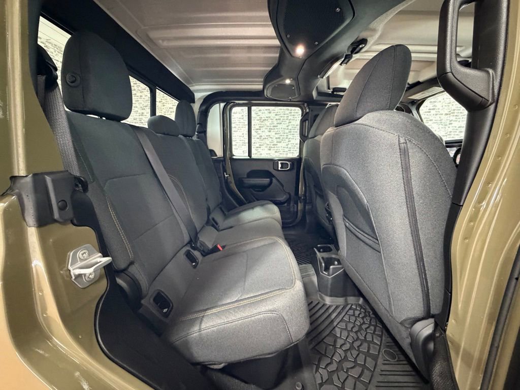 Used 2025 Jeep Gladiator Sport image 11