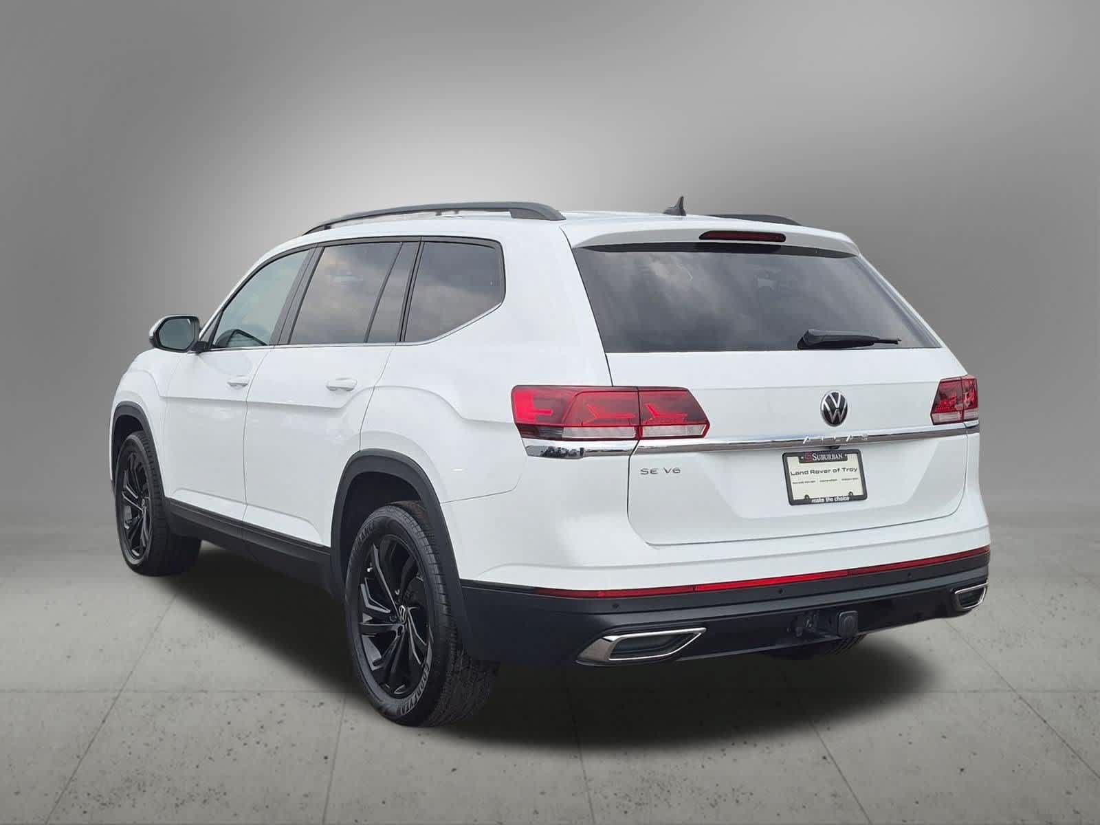Used 2023 Volkswagen Atlas SE w/ Black Wheel Package FWD image 4