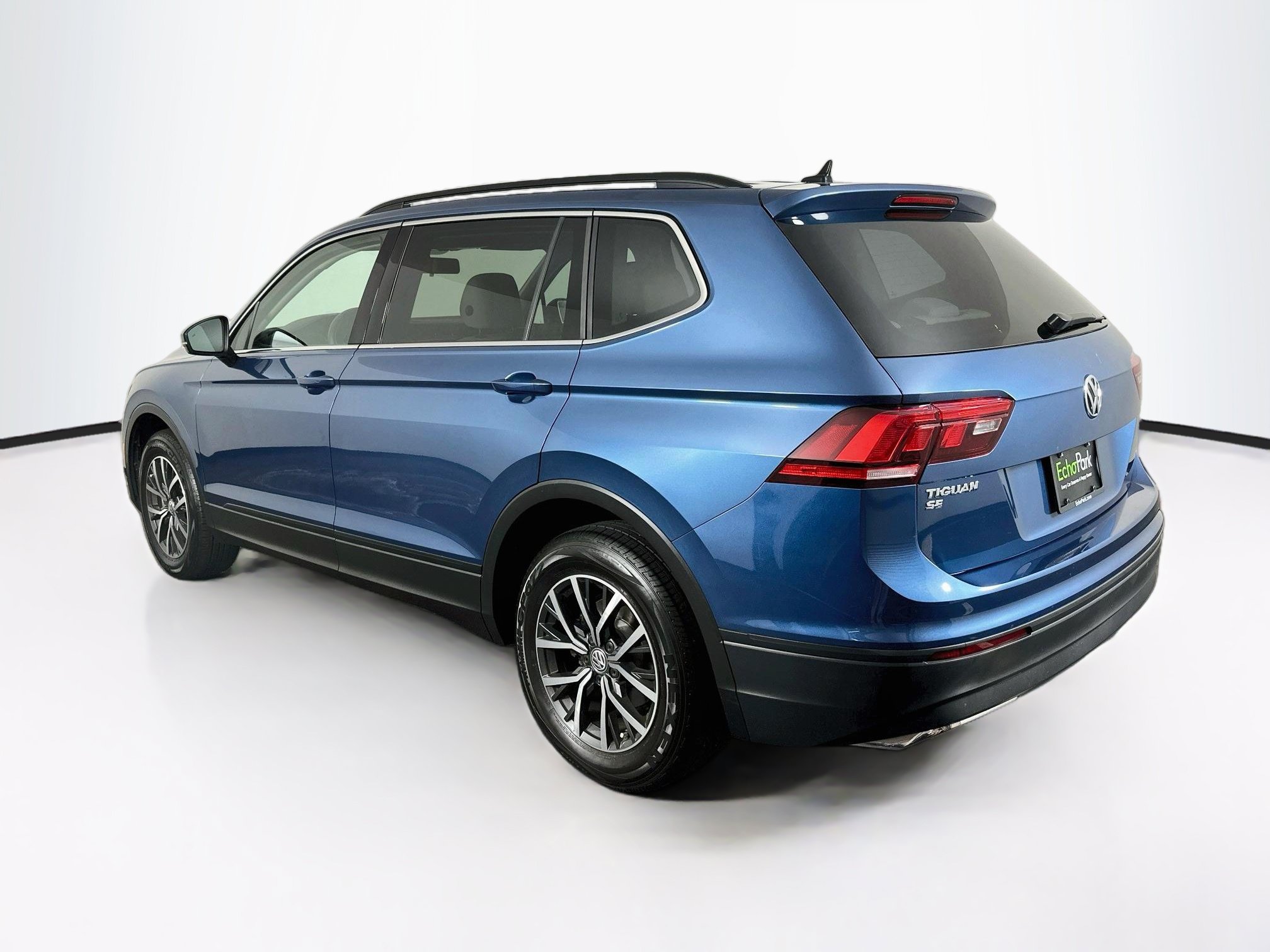 Used 2019 Volkswagen Tiguan SE w/ Panoramic Sunroof Package FWD image 5