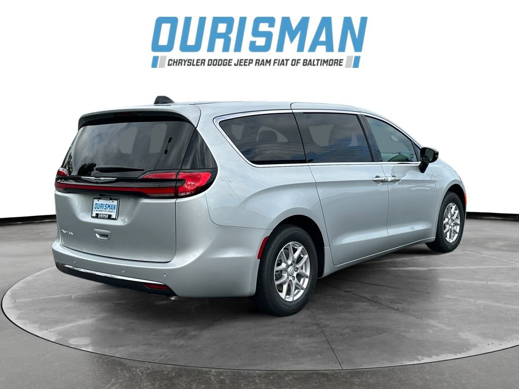 New 2026 Chrysler Pacifica Select image 6