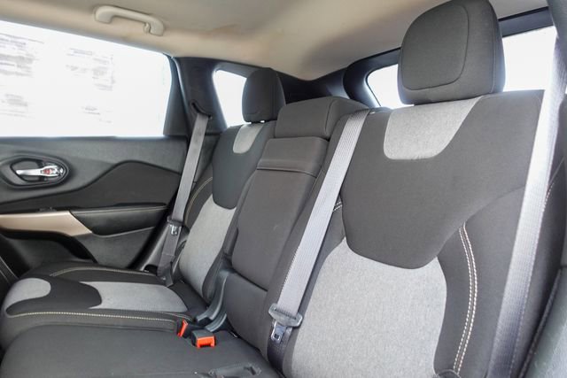 Used 2017 Jeep Cherokee Sport image 23