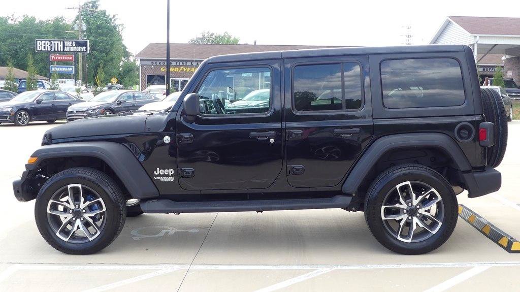 Used 2018 Jeep Wrangler Unlimited Sport AWD/4WD image 2
