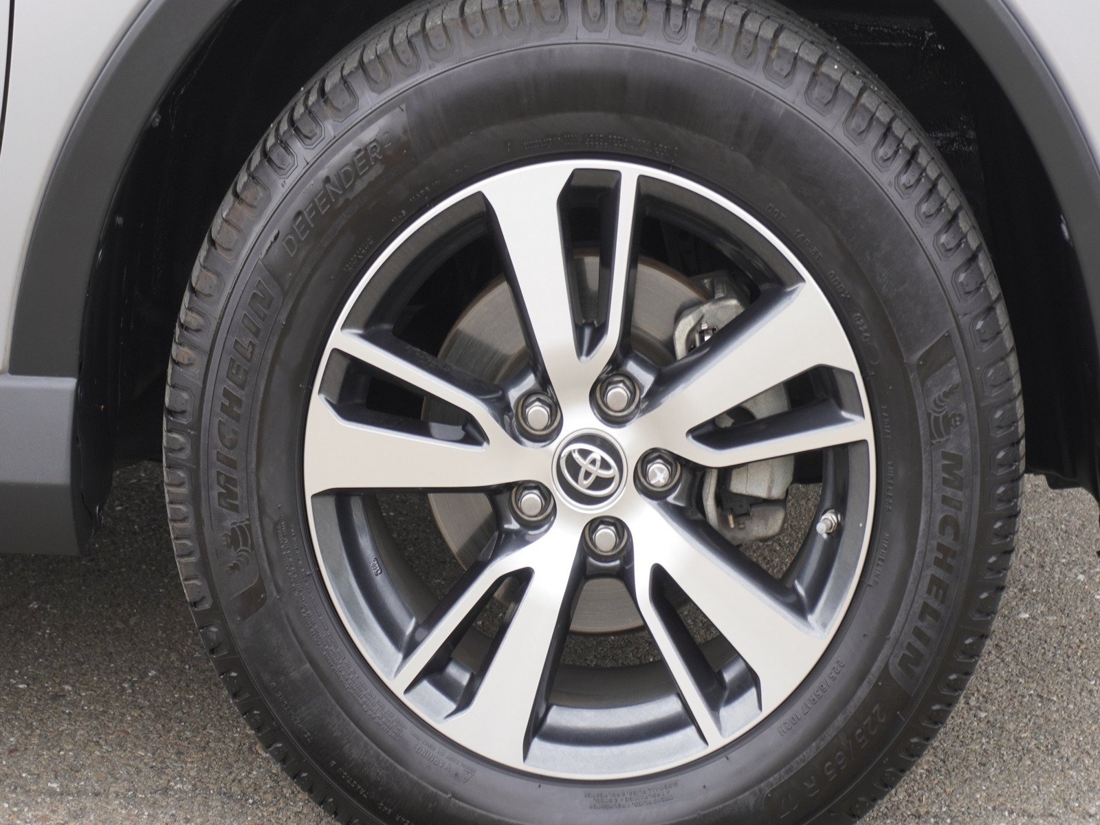 Used 2017 Toyota RAV4 XLE w/ Plus Special Value Package AWD/4WD image 5