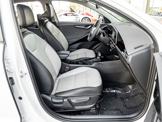 Used 2023 Kia Niro SX image 26