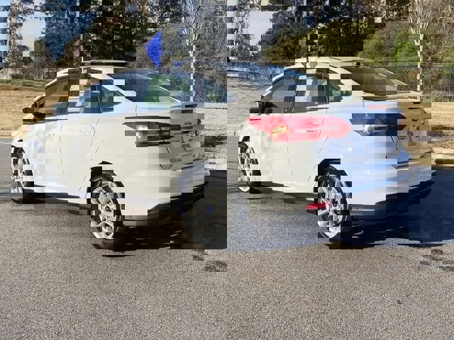 Certified 2018 Ford Focus SE image 9