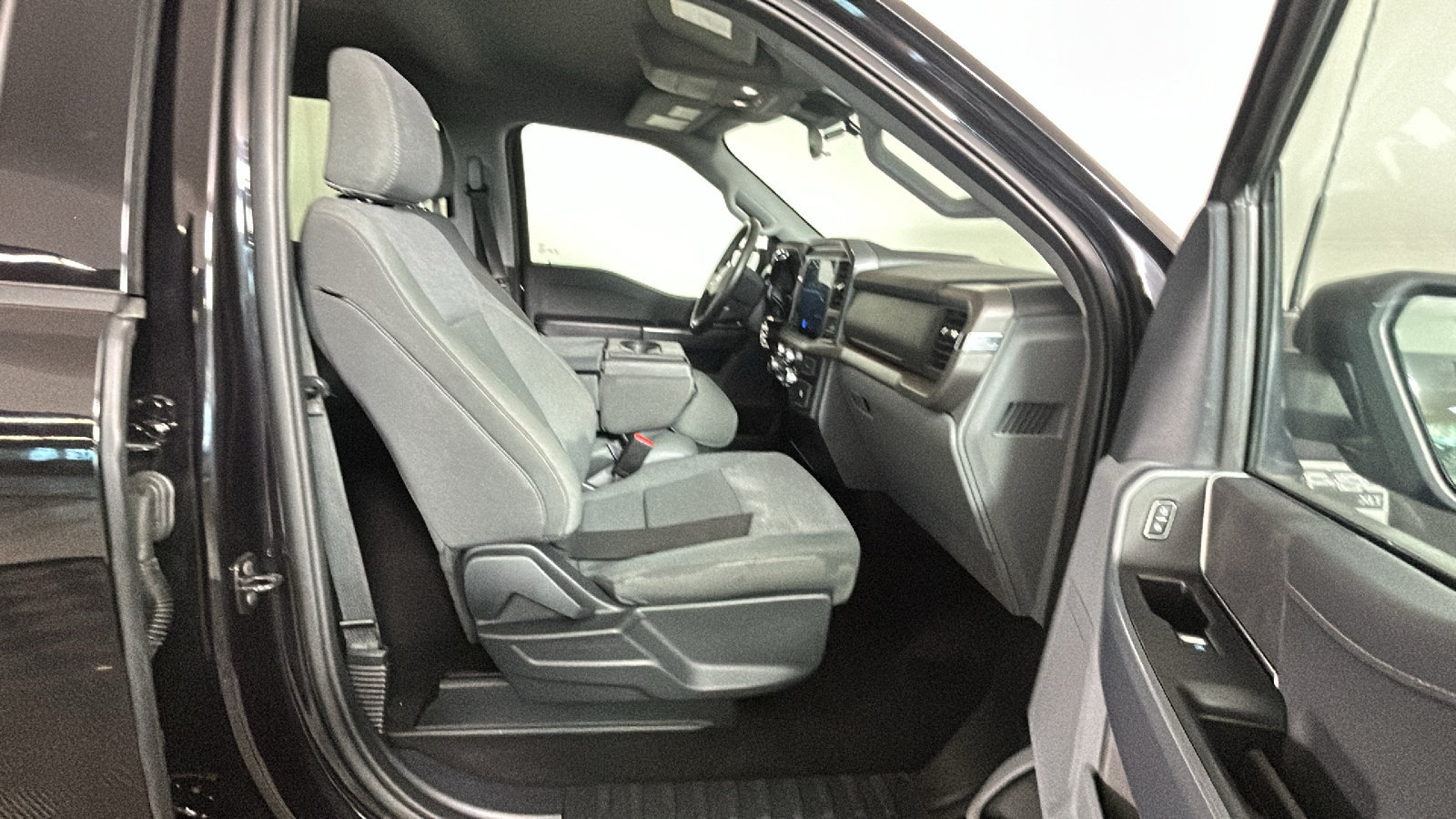 Used 2025 Ford F150 XLT w/ Equipment Group 301A Standard AWD/4WD image 35
