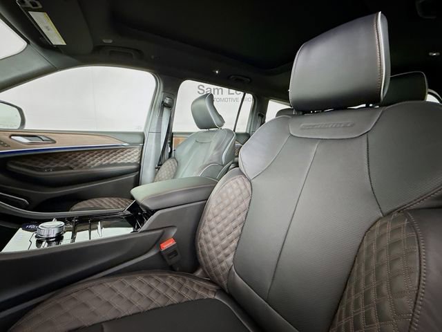 New 2025 Jeep Grand Cherokee L Summit w/ Obsidian Package image 21