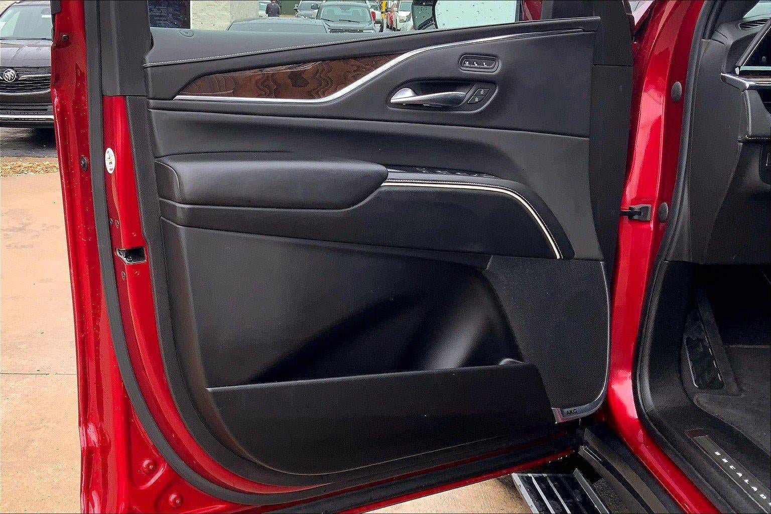 Used 2021 Cadillac Escalade Premium Luxury Platinum w/ Heavy-Duty Trailer Package AWD/4WD image 26