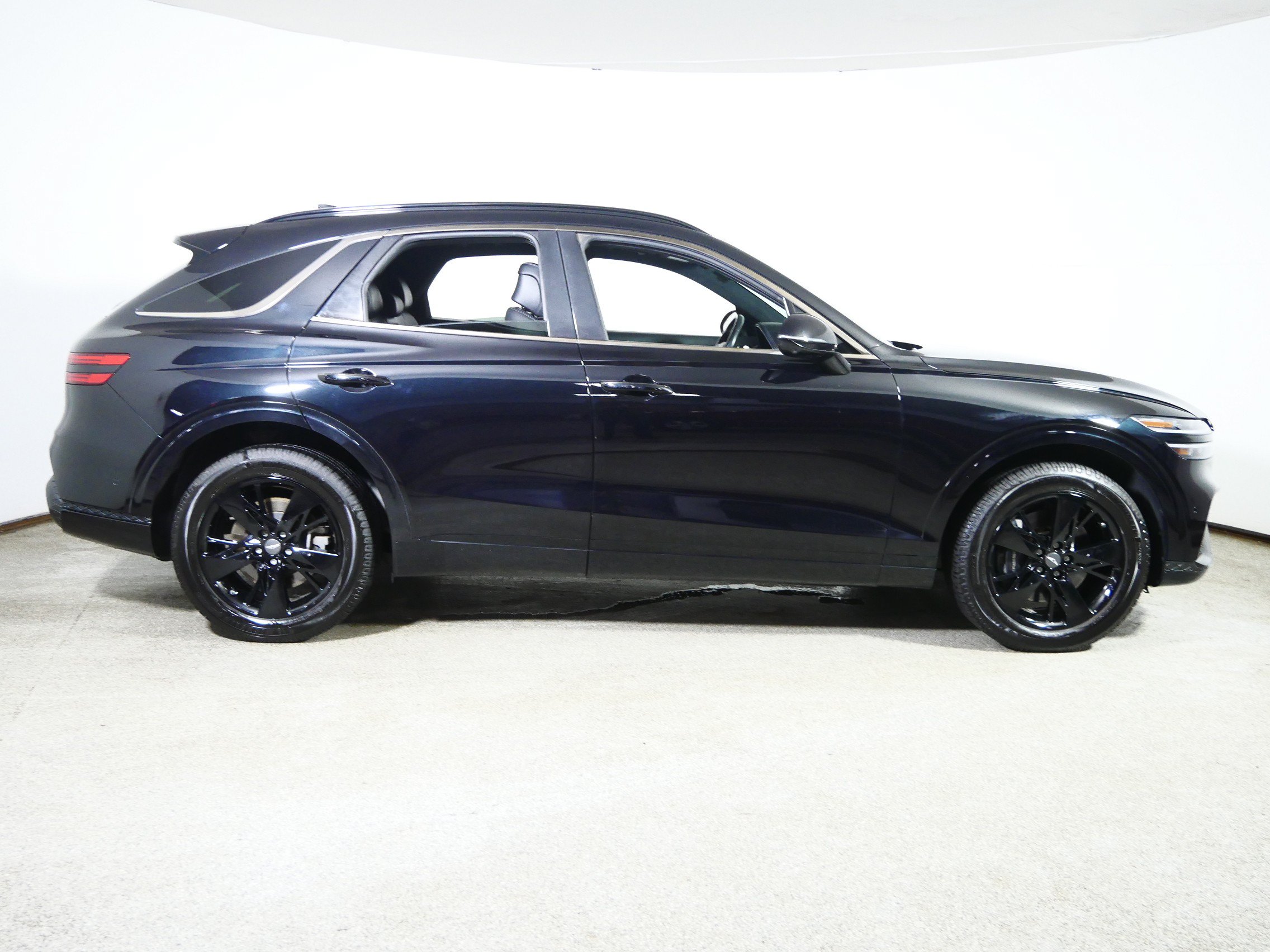 Used 2022 Genesis GV70 3.5T Sport w/ Sport Advanced Package AWD/4WD image 8
