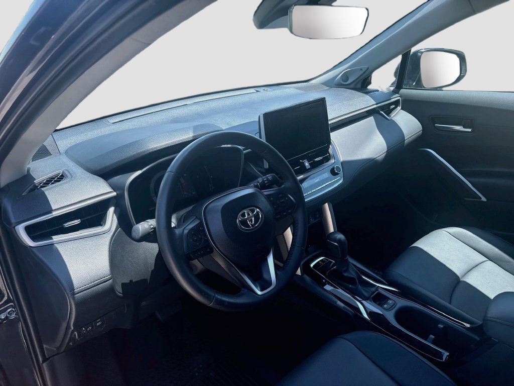 Used 2025 Toyota Corolla Cross XLE w/ Convenience Package AWD/4WD image 9