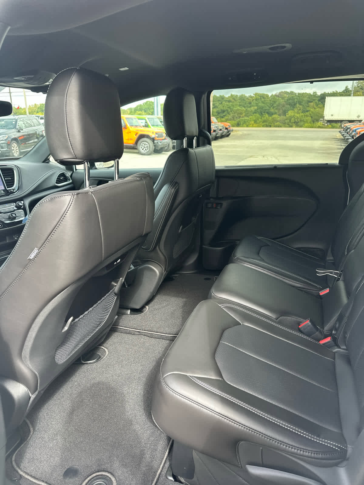 New 2026 Chrysler Pacifica Select image 14