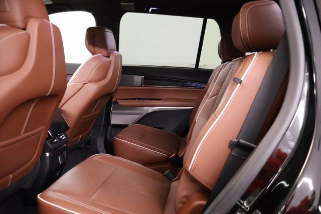 New 2026 Cadillac Vistiq Platinum image 27