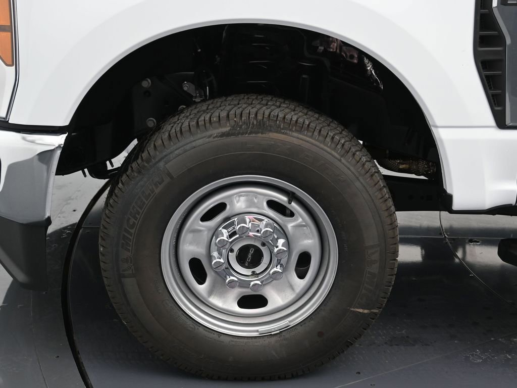New 2026 Ford F250 XL w/ XL Chrome Package image 10