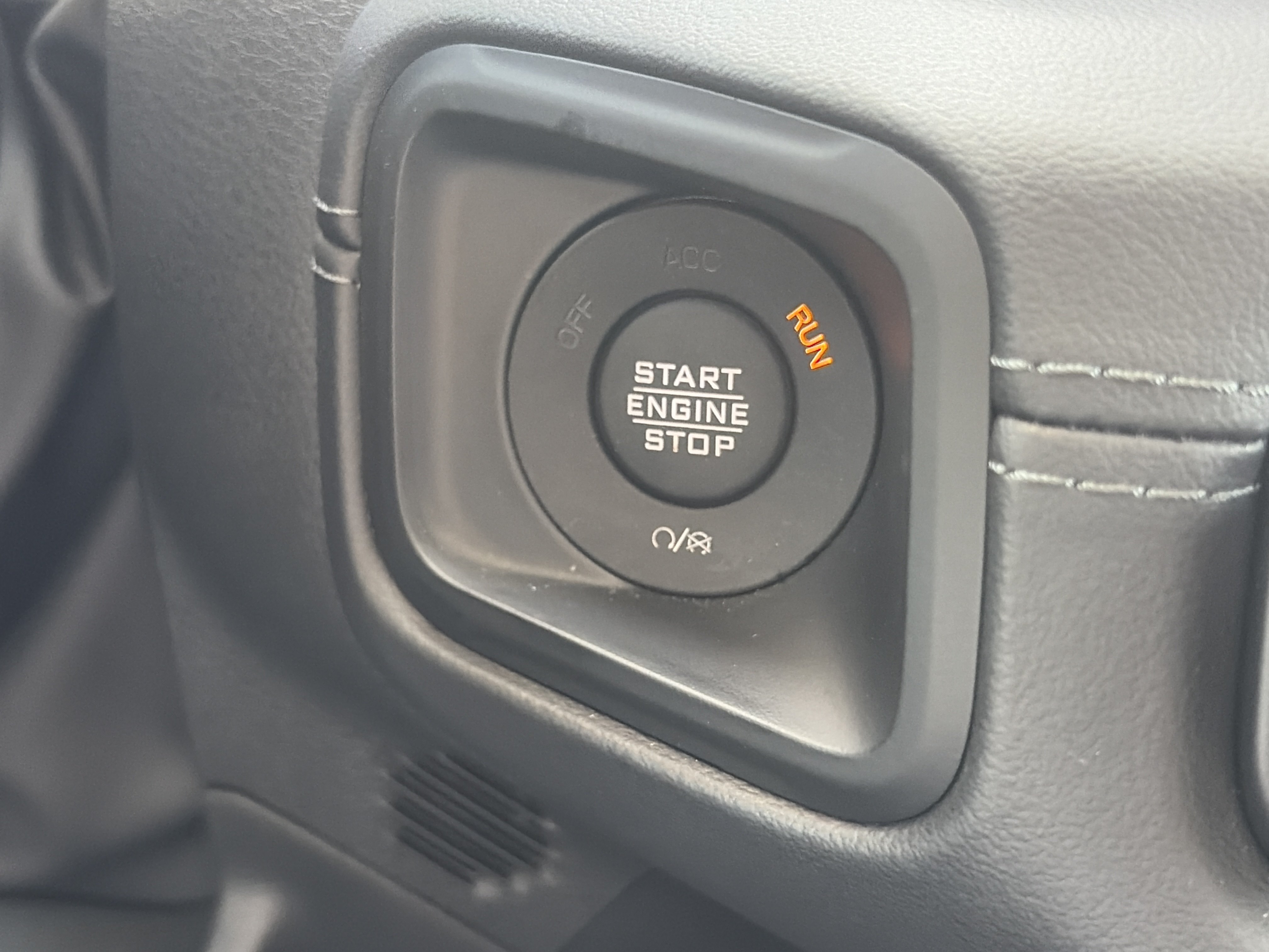 Used 2024 Jeep Wrangler Unlimited Sahara w/ Technology Group AWD/4WD image 27