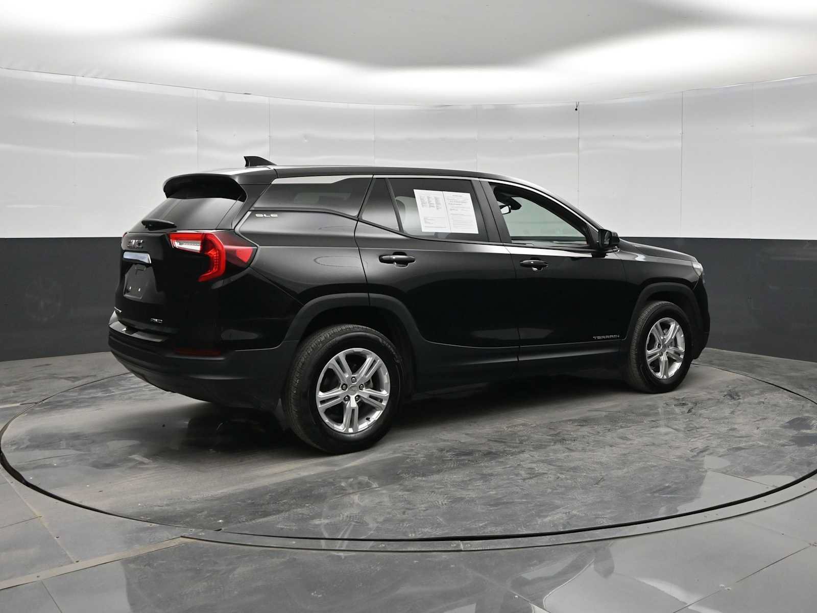 Used 2024 GMC Terrain SLE AWD/4WD image 8
