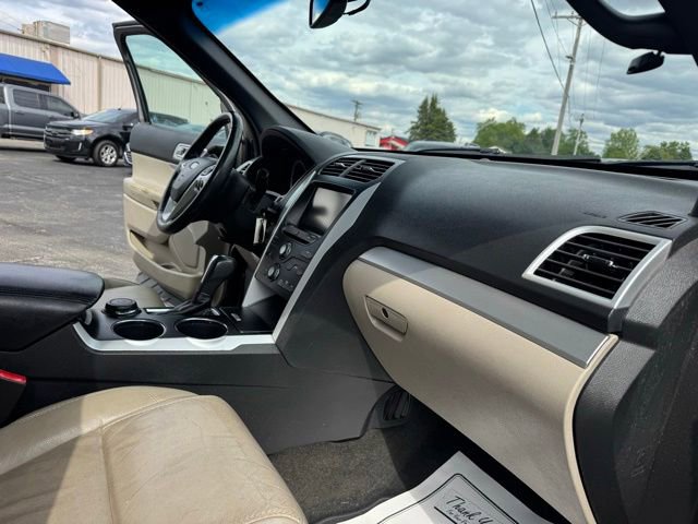 Used 2014 Ford Explorer XLT w/ Equipment Group 202A AWD/4WD image 45