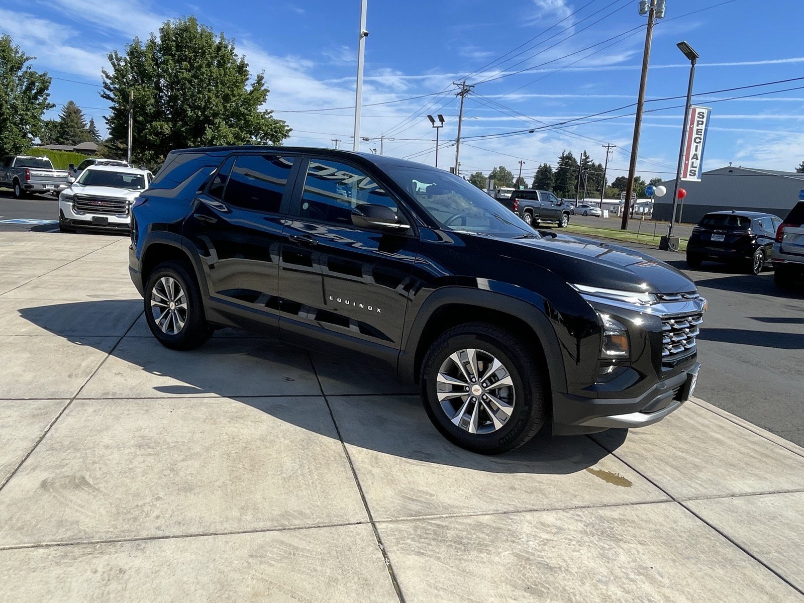 Used 2026 Chevrolet Equinox LT AWD/4WD image 7