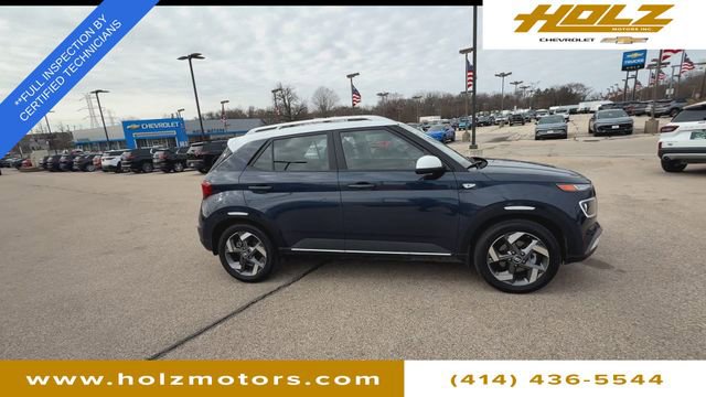 Used 2025 Hyundai Venue Limited image 9