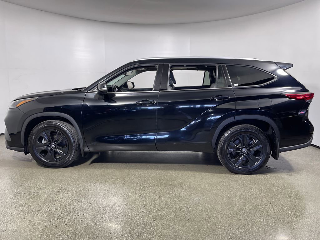 Used 2022 Toyota Highlander XLE AWD/4WD image 6