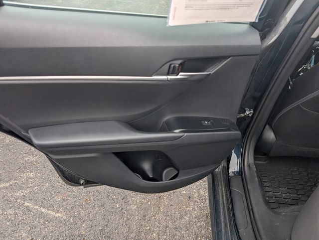 Used 2019 Toyota Camry LE FWD image 11