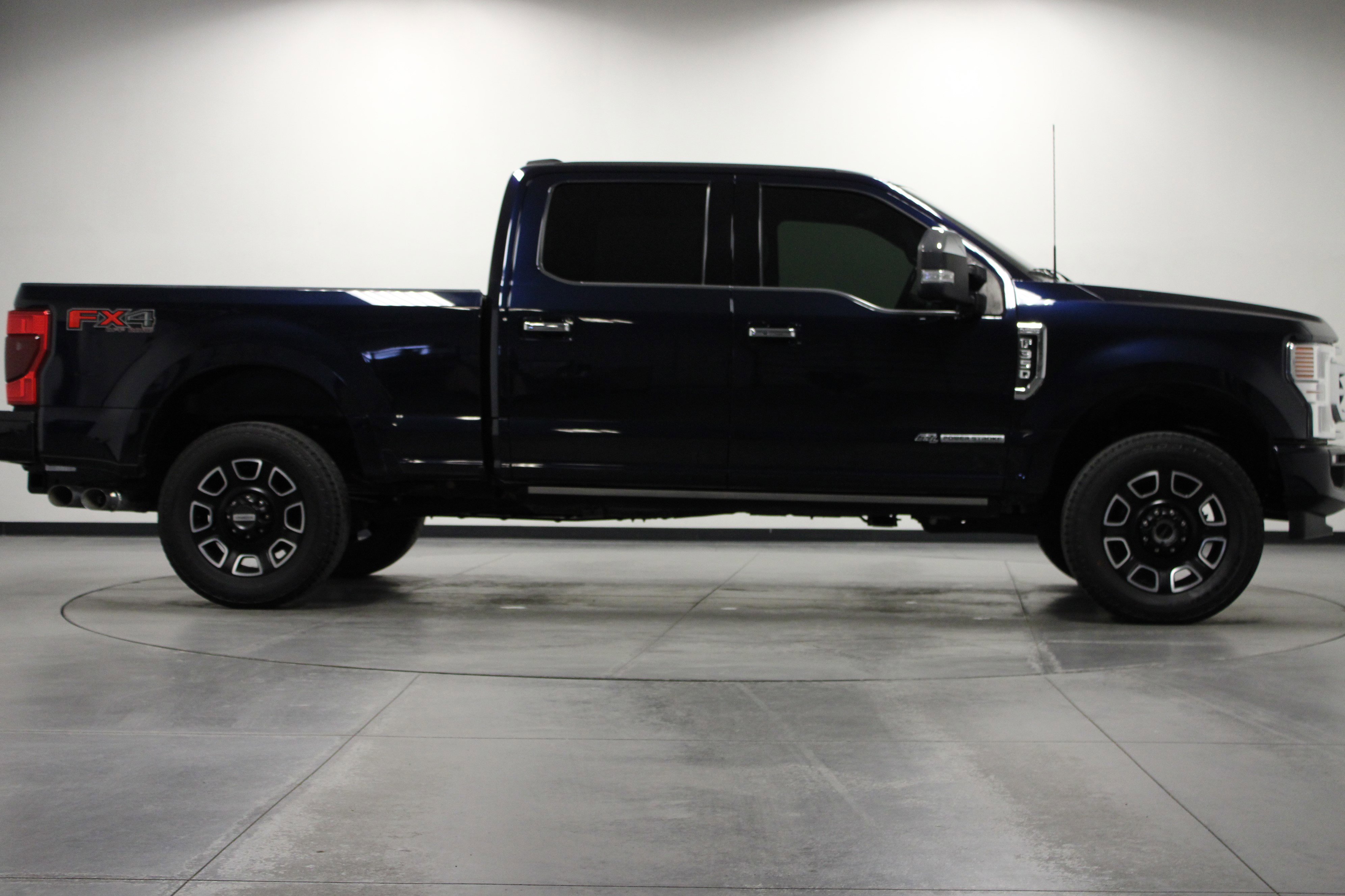 Used 2022 Ford F350 Platinum image 3