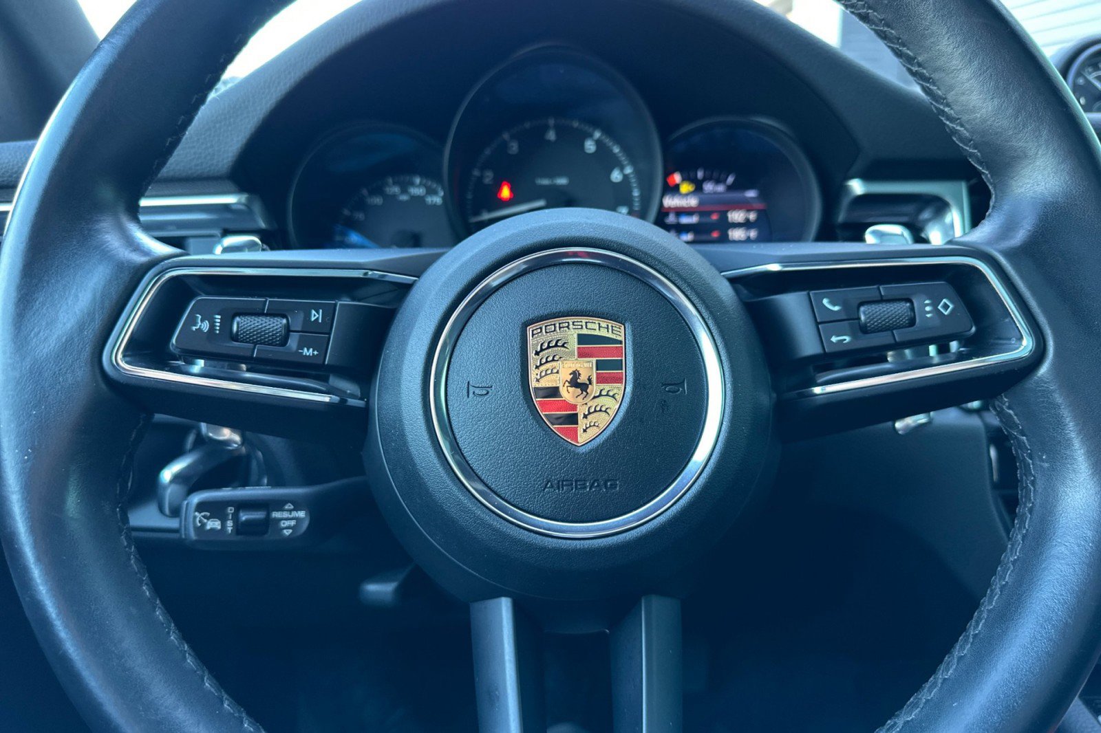 Certified 2023 Porsche Macan image 24