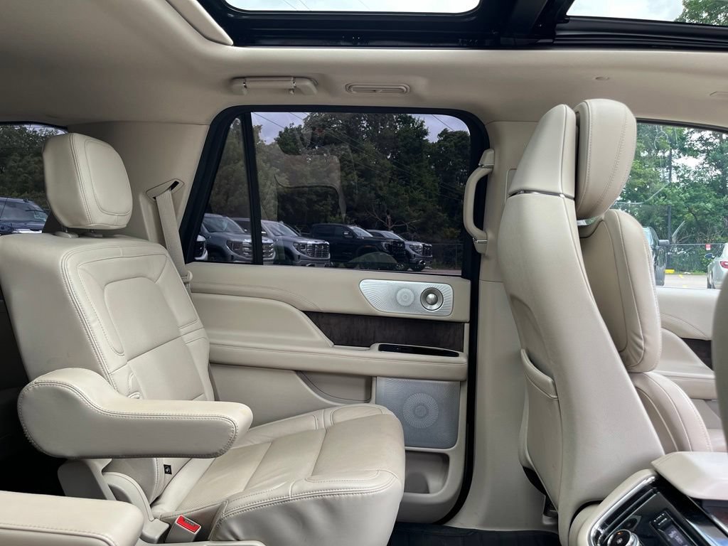 Used 2020 Lincoln Navigator Reserve w/ Luxury Package AWD/4WD image 39