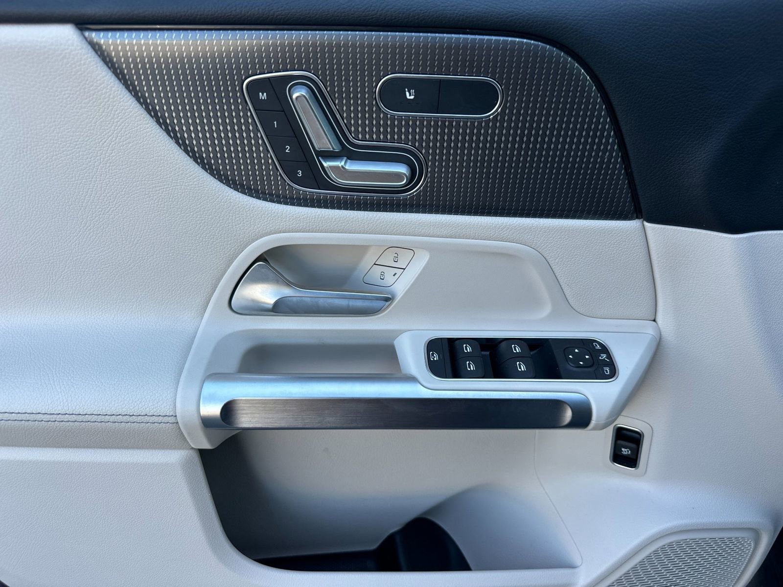 Certified 2022 Mercedes-Benz GLB 250 image 12