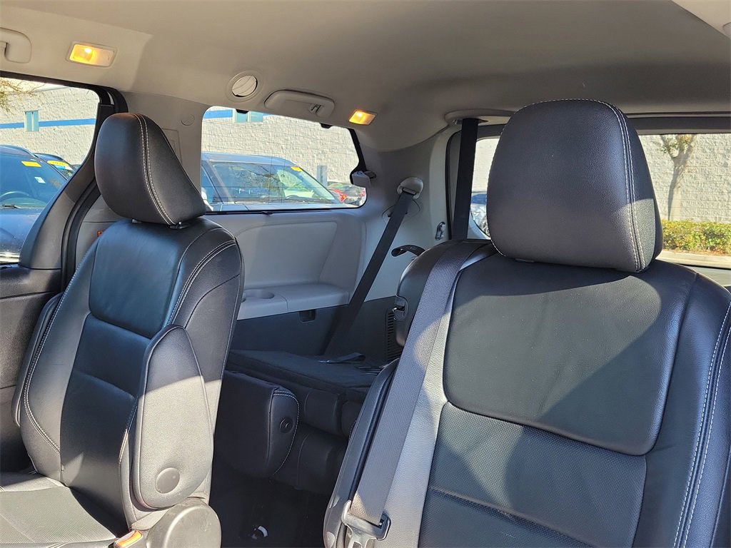 Used 2017 Toyota Sienna SE image 14