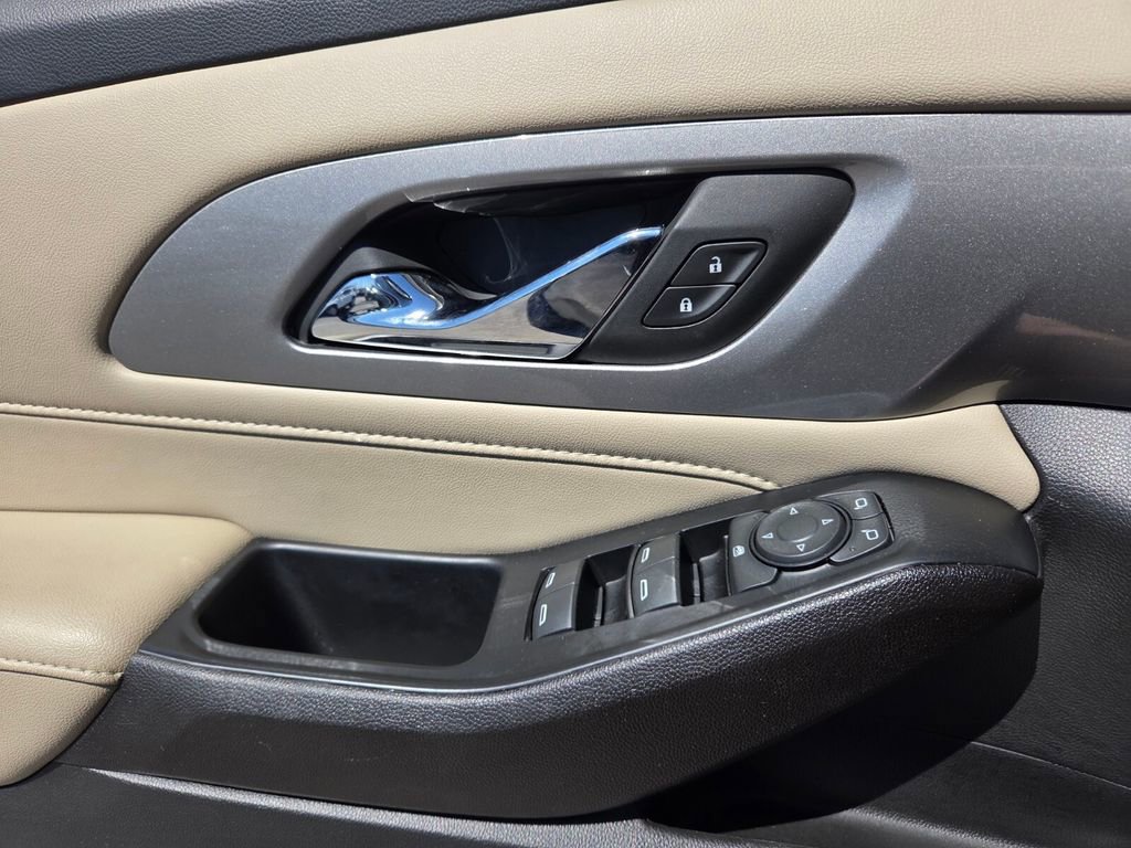 Certified 2023 Chevrolet Traverse LS w/ Midnight/Sport Edition image 19