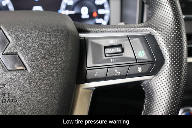 Used 2024 Mitsubishi Outlander SE Black Edition image 10