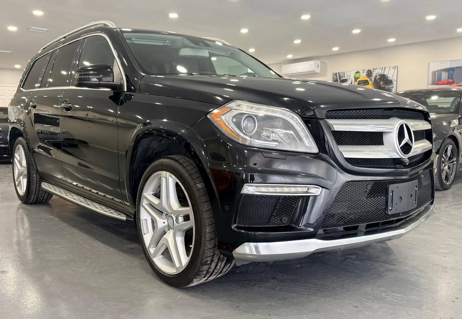 Used 2013 Mercedes-Benz GL 550 4MATIC image 1