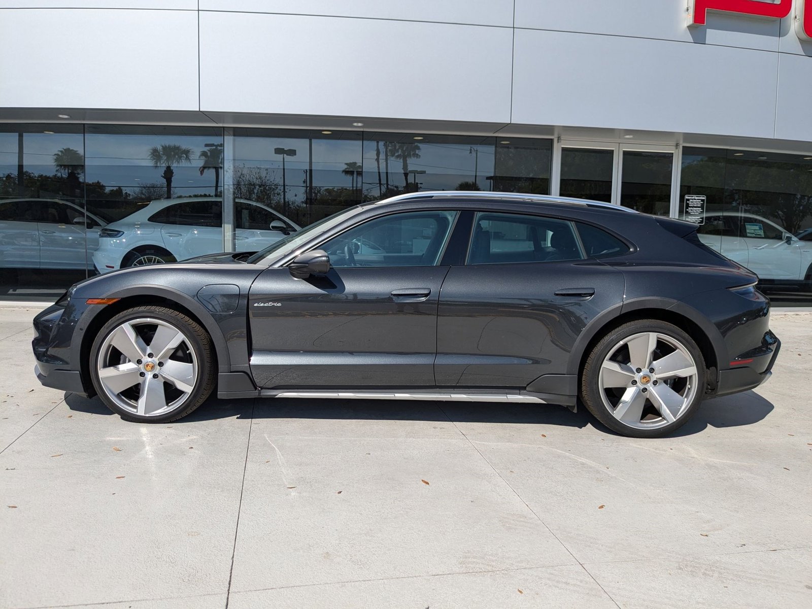 New 2024 Porsche Taycan 4 Cross Turismo AWD/4WD video 2