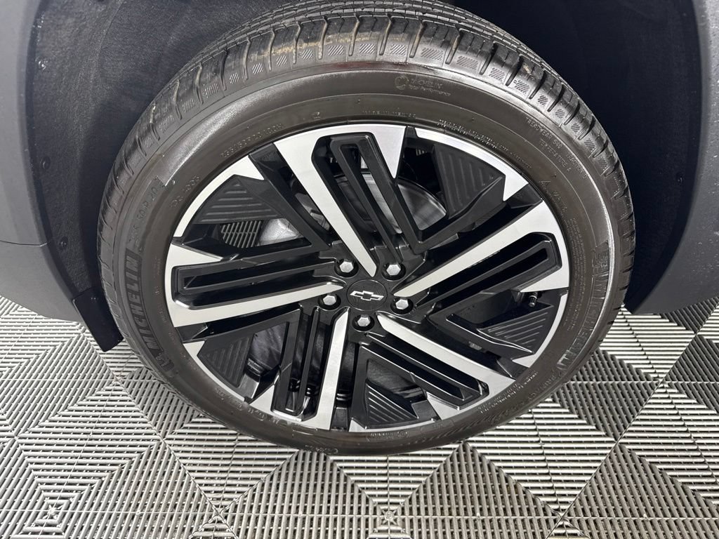 New 2027 Chevrolet Equinox RS w/ Safety and Technology Package FWD image 10