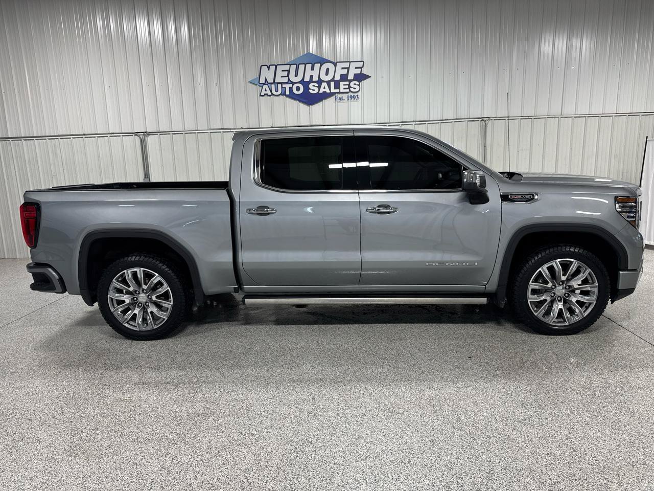 Used 2024 GMC Sierra 1500 Denali w/ Denali Reserve Package AWD/4WD image 1