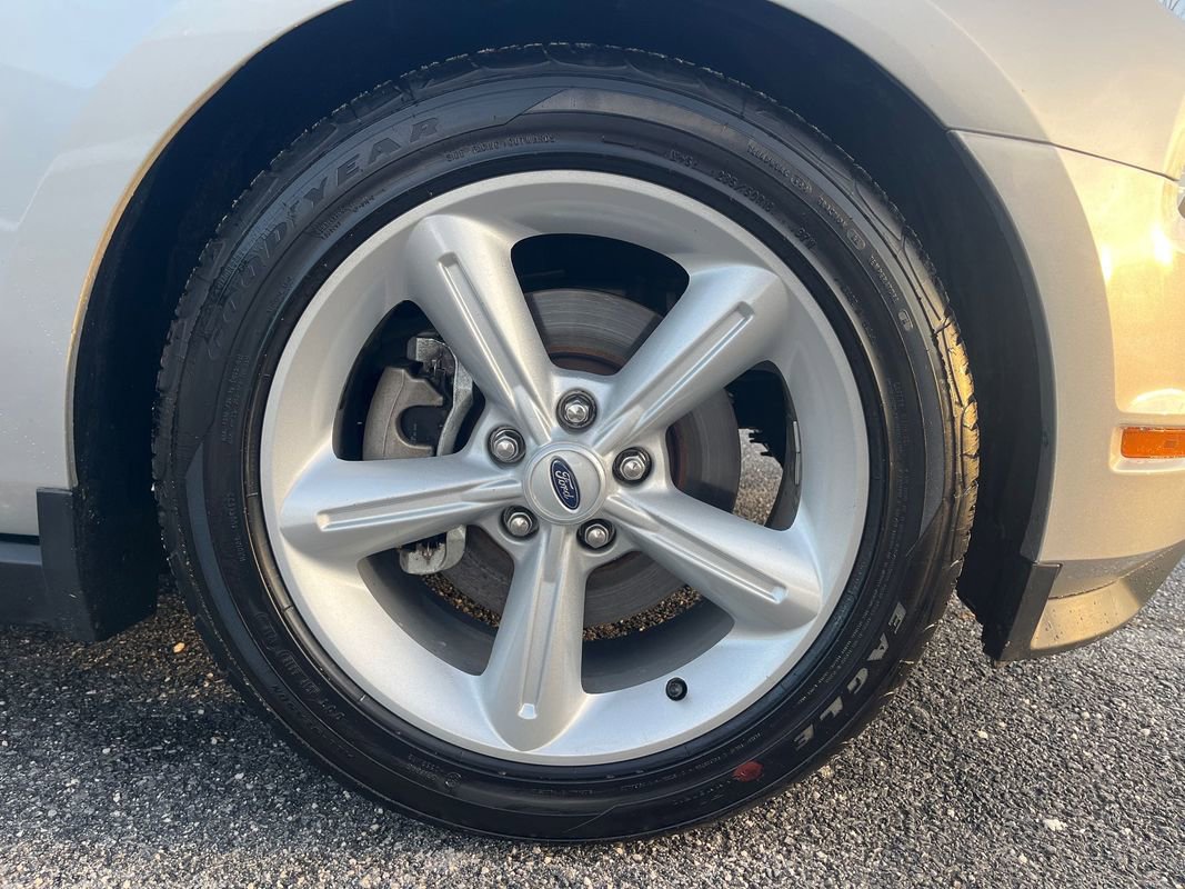 Used 2010 Ford Mustang GT Premium image 24