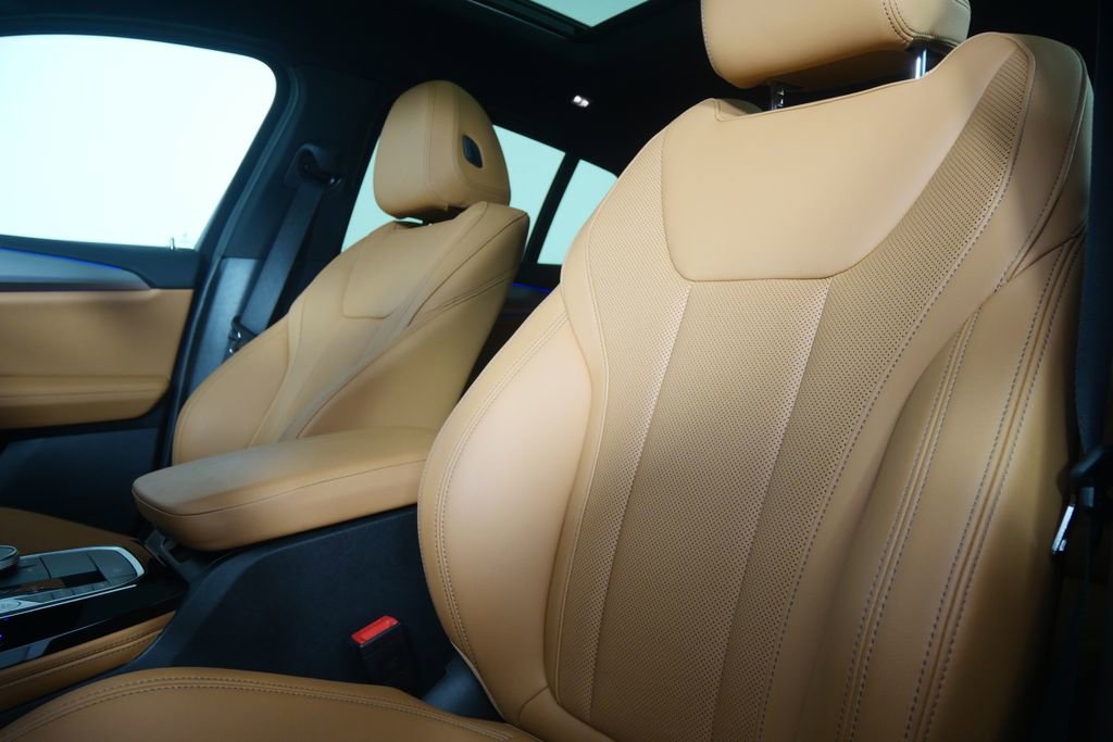 Certified 2025 BMW X4 xDrive30i image 10