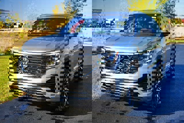 New 2026 Volkswagen Atlas Cross Sport SEL Premium R-Line image 4