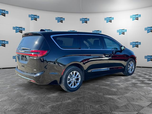 New 2026 Chrysler Pacifica Select image 5