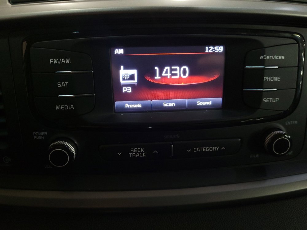 Used 2016 Kia Sorento LX image 25