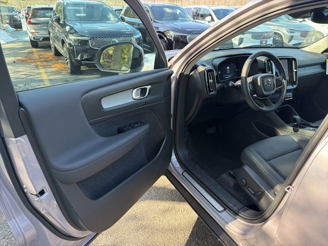 New 2026 Volvo XC40 B5 Core w/ Protection Package Premier image 14
