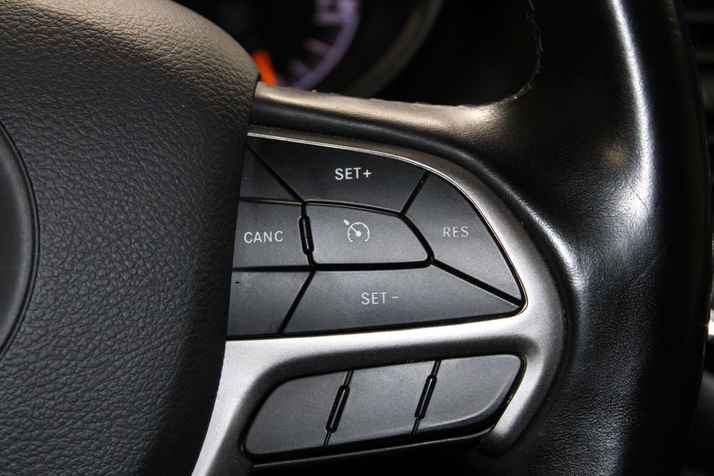 Used 2020 Jeep Grand Cherokee Altitude image 35