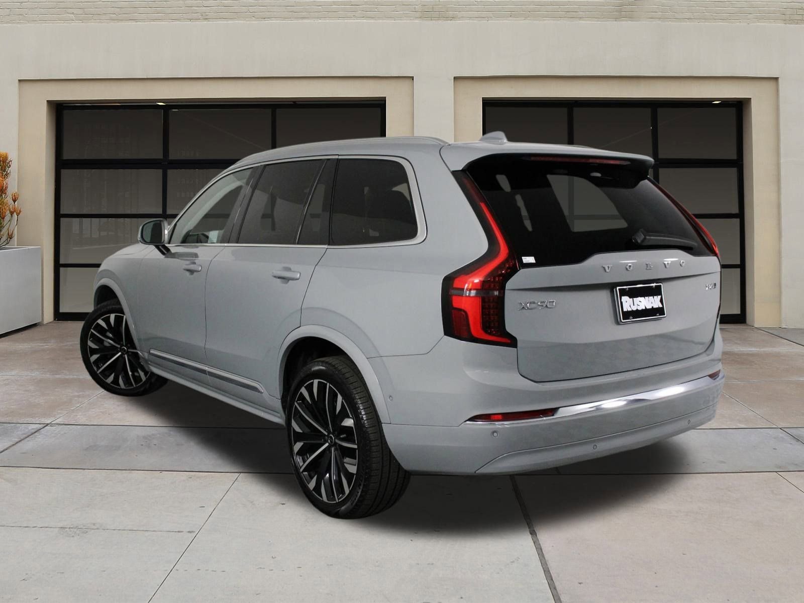 Certified 2026 Volvo XC90 B6 Plus image 2