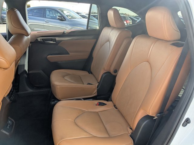 Used 2021 Toyota Highlander Platinum image 20